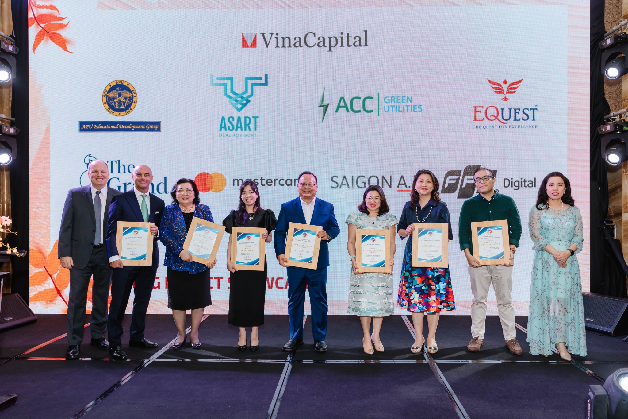 EQuest-nhan-giai-thuong-ESG-Impact-Award-vi-nhung-sang-kien-dong-gop-phat-trien-ben-vung-2-1-2048x1365